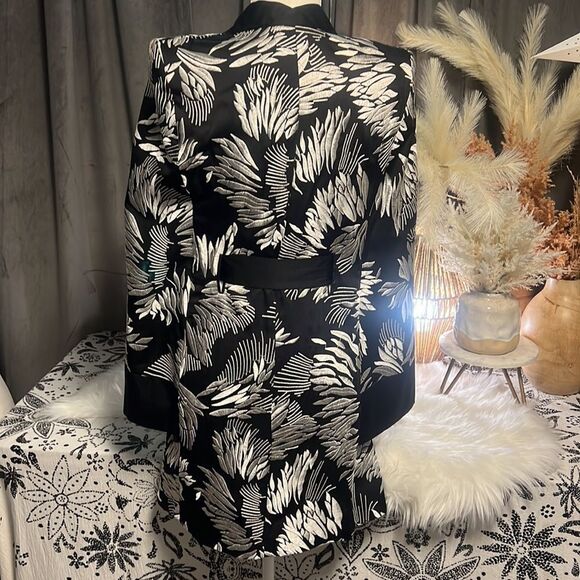 BCBGMaxazria  Runway Black & White Embroidered Satin Caleum Kimono Cape - Picture 5 of 8